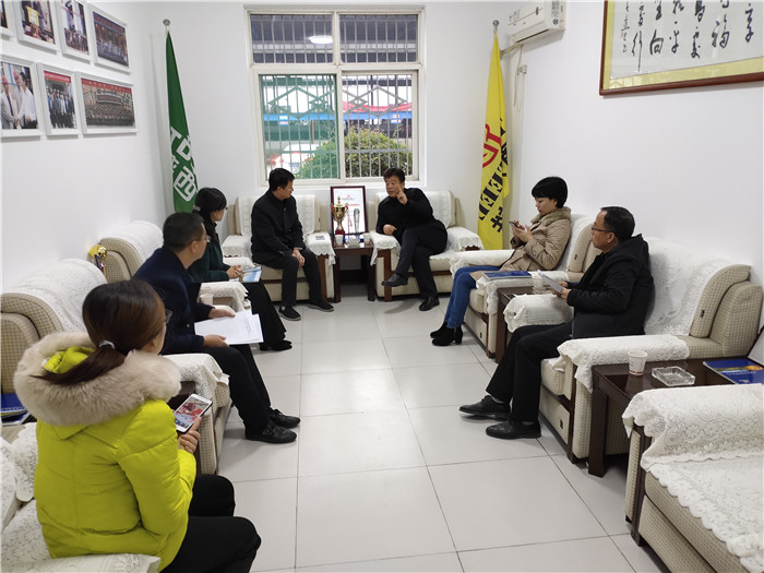 1604390798757918.jpg 更换关于我们--领导关怀---2018年10月29日武功县常务副县长刘峰等领导来公司调研优化营商环境工作上面的图片.jpg