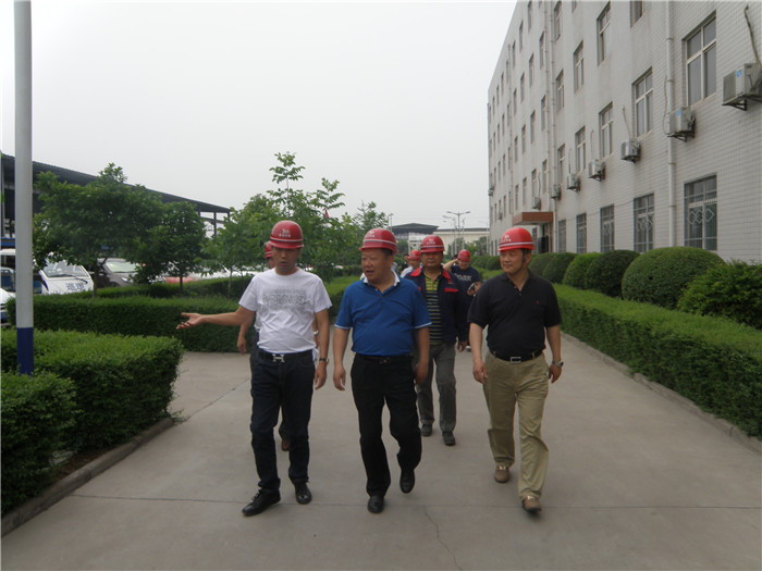 1604390850119025.jpg 更换关于我们--领导关怀中2016年5月19日副县长张永强到我公司调研经济指标完成情况文字上面的照片.jpg