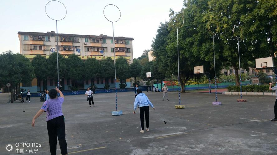 抛绣球体育中考,设计策略快速解答_整版DKJ656.74